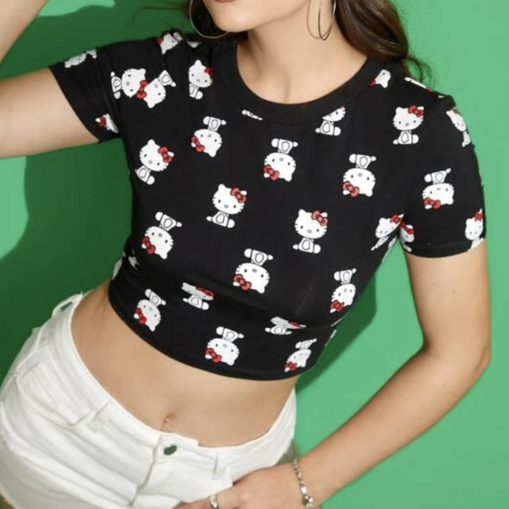 NEW X Hello Kitty and FriendsCartoon Graphic Crop Tee Medium Large